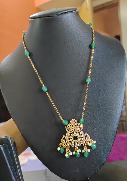 GREEN MONALISA BEADS CHAIN WITH STUNNING STONE DOLLAR