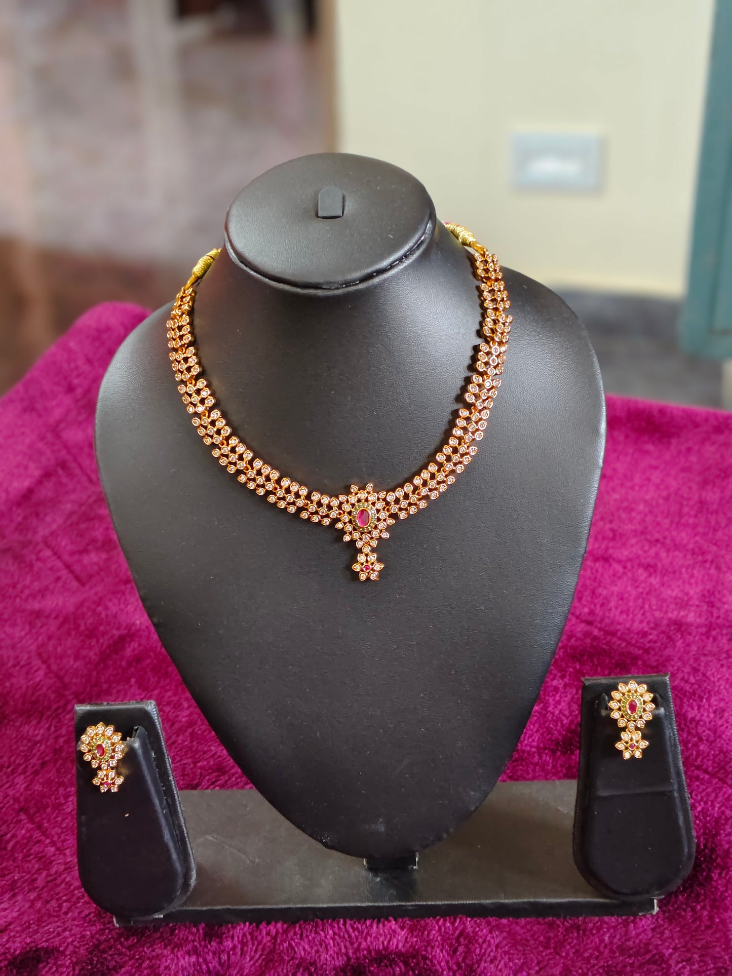 STUNNING STONE NECK SET