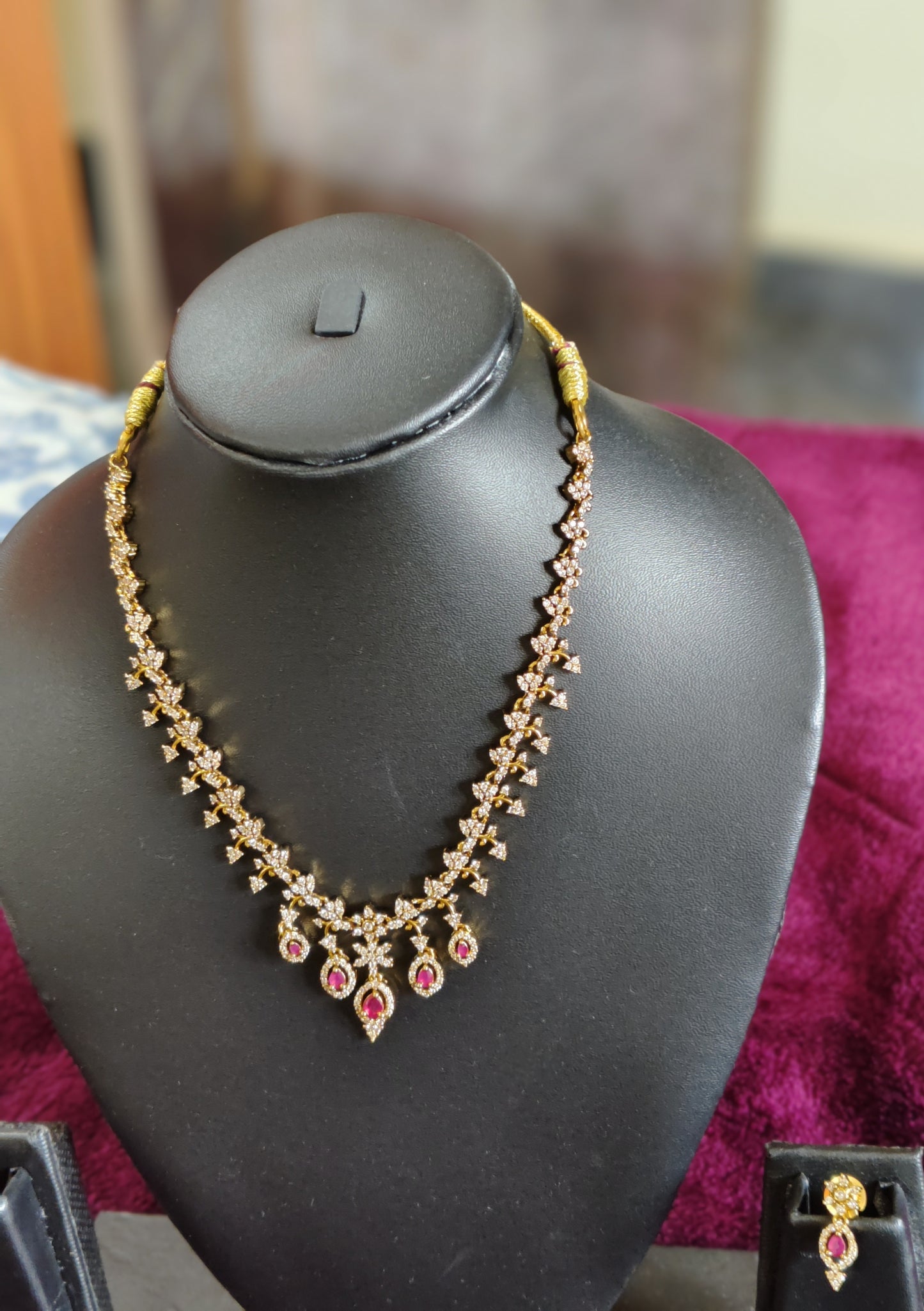 STUNNING NECKSET WITH DROPPING RUBIES