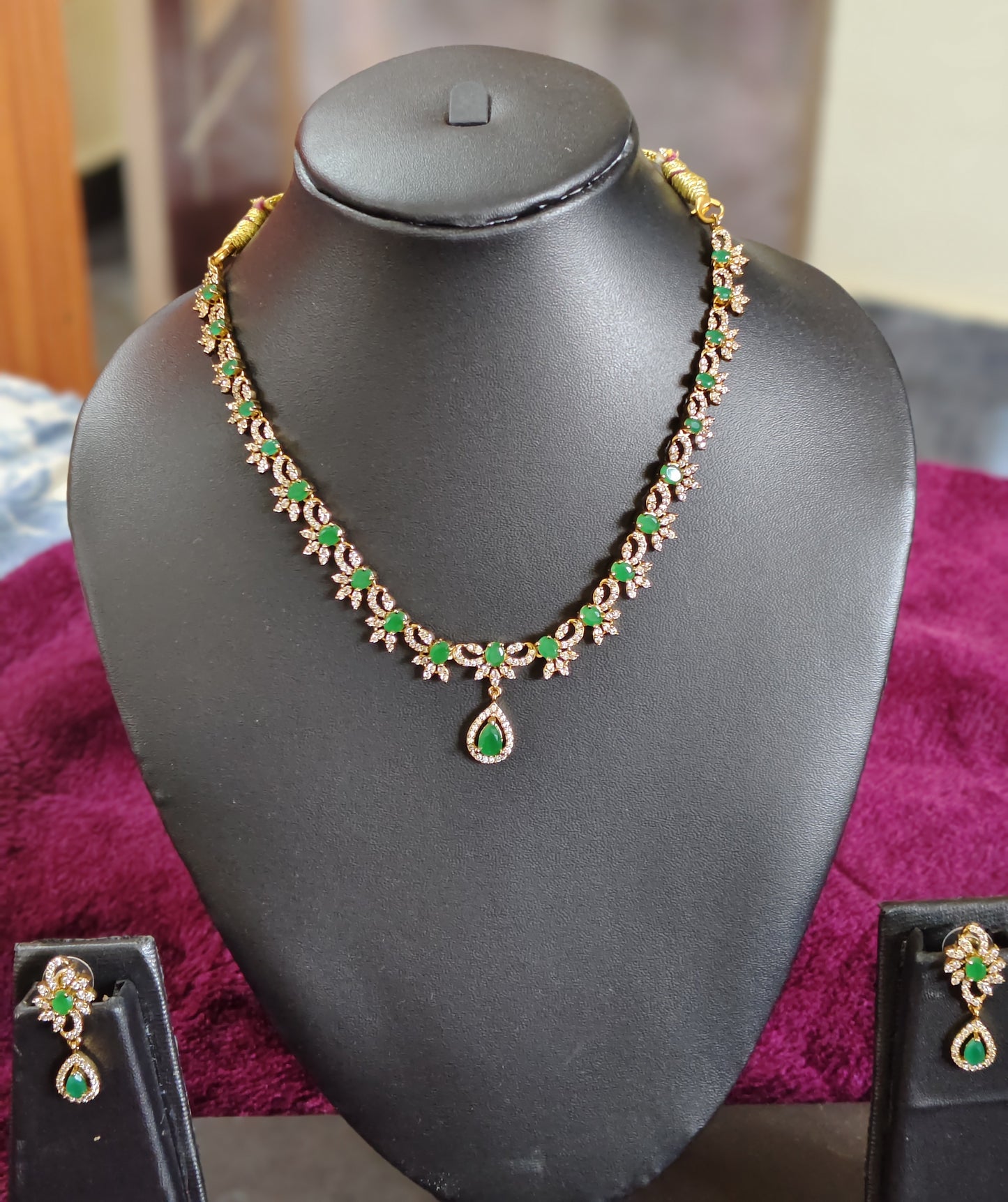 EMERALD AND CZ STONE NECK SET