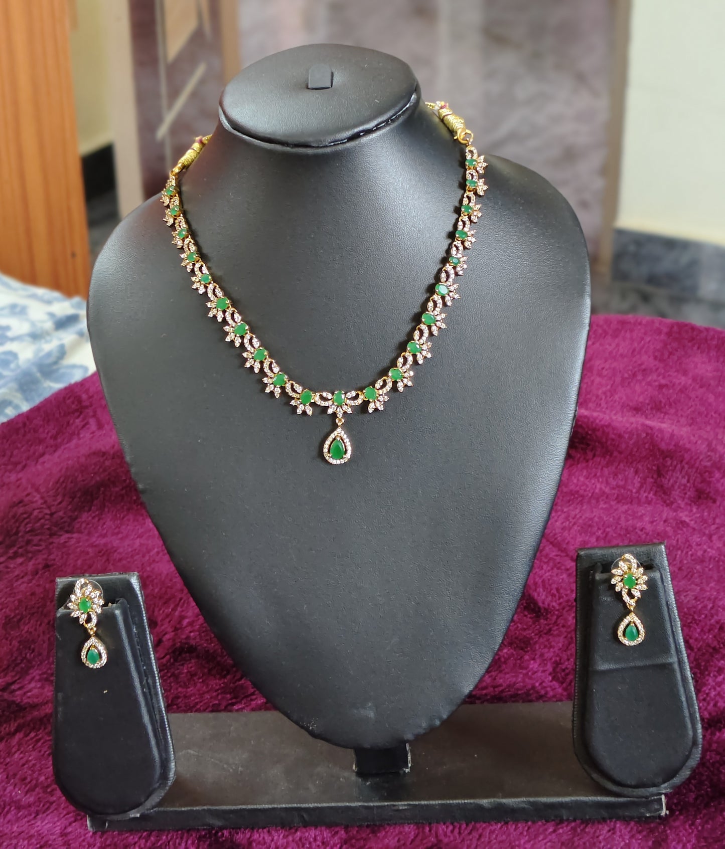 EMERALD AND CZ STONE NECK SET