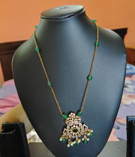 GREEN MONALISA BEADS CHAIN WITH STUNNING STONE DOLLAR