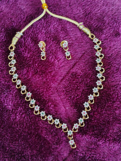 SIMPLE STONE FLOWER AND RING MOTIFS NECKLACE
