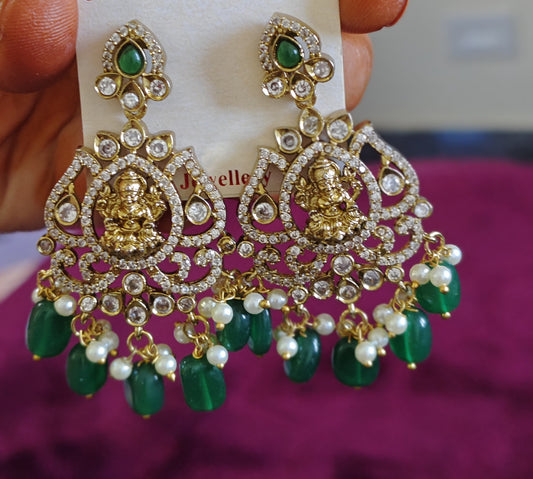 HEAVY STONE EARRINGS WITH GREEN MONALISA BEADS